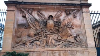 Idem, sur le côté droit.