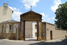 Le portail d'entrée.