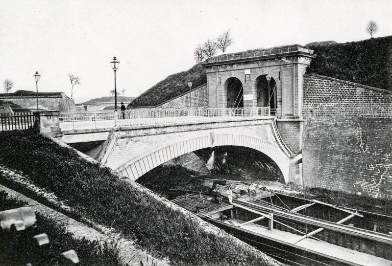 Fichier:Ancienne porte serpenoise canal.jpg