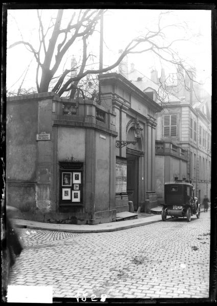 Fichier:Hotel prost rue du palais avant cinema.jpg