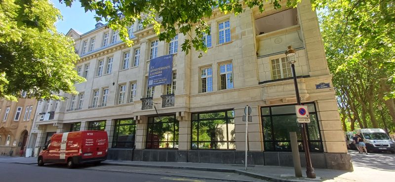 Fichier:Angle-place-st-thiebault.jpg