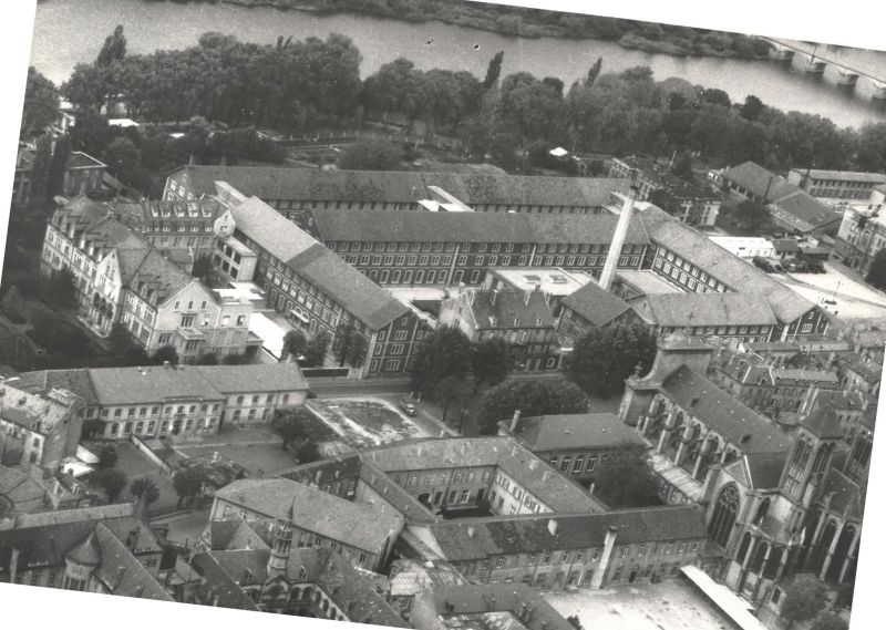 Fichier:Vue aerienne manuf.jpg